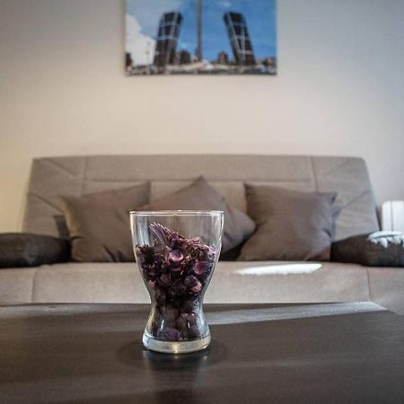 Lovely 3 Bedroom Apartment Next To Fuencarral Мадрид Екстериор снимка