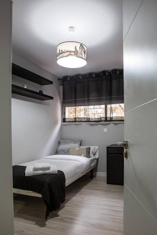 Lovely 3 Bedroom Apartment Next To Fuencarral Мадрид Екстериор снимка