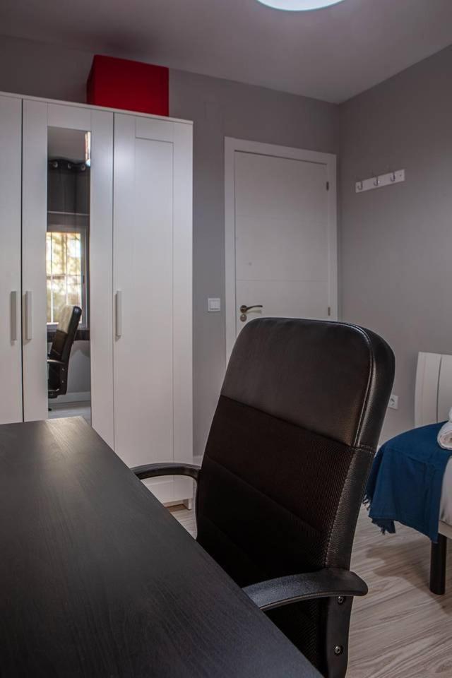 Lovely 3 Bedroom Apartment Next To Fuencarral Мадрид Екстериор снимка