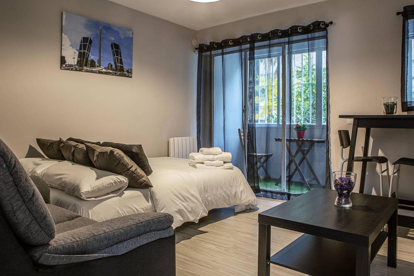 Lovely 3 Bedroom Apartment Next To Fuencarral Мадрид Екстериор снимка